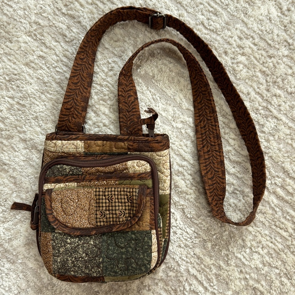 Donna Sharp Quilted Patchwork Small Crossbody Bag… - image 1